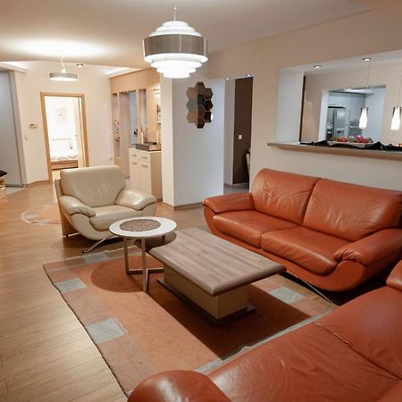 Grand Central Apartment Skopje Ngoại thất bức ảnh