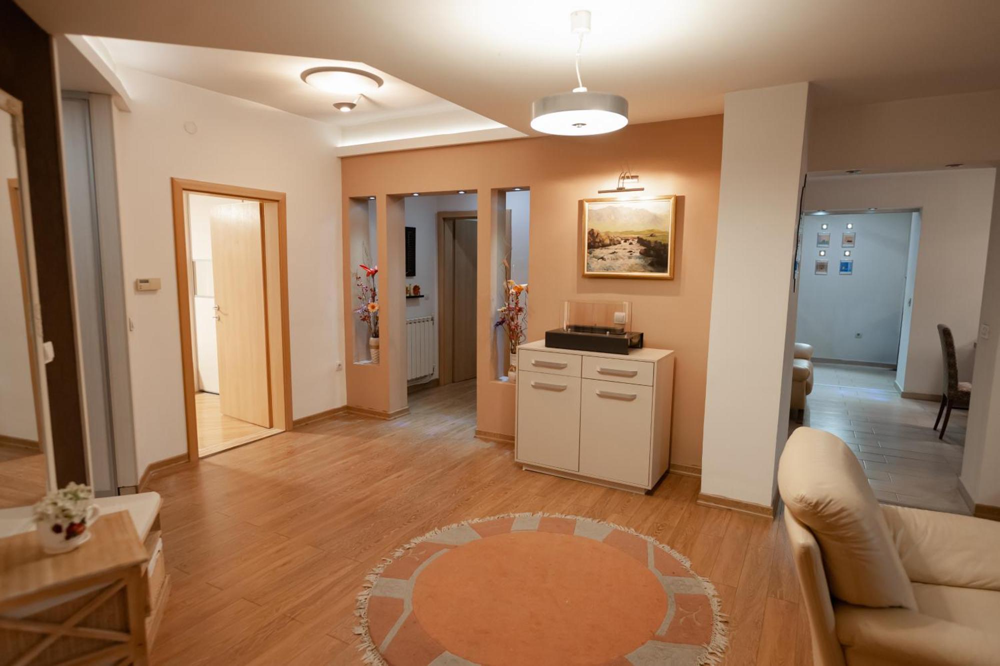 Grand Central Apartment Skopje Ngoại thất bức ảnh
